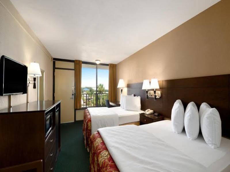 Days Inn By Wyndham Orlando Conv. Center/International Dr Williamsburg Exterior photo